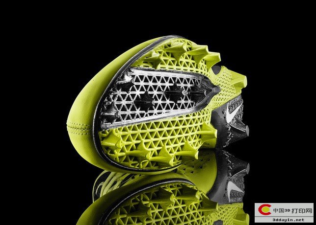 A close up the 3D printed plate on the Nike Vapor Laser Talon